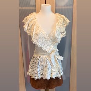 Gorgeous BCBG lace cream ruffled blouse XS